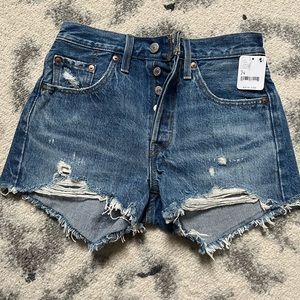 NWT Levi’s Jean shorts 501 size 24